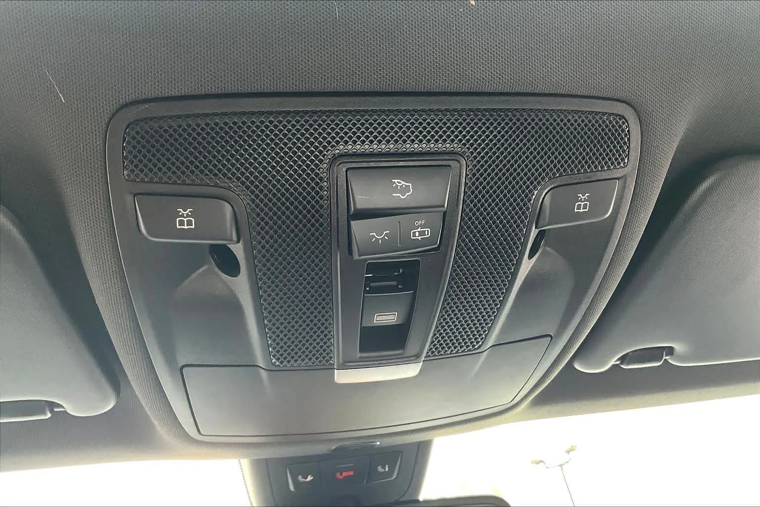 Used 2019 Polar White Mercedes-Benz CLA 250 image 31