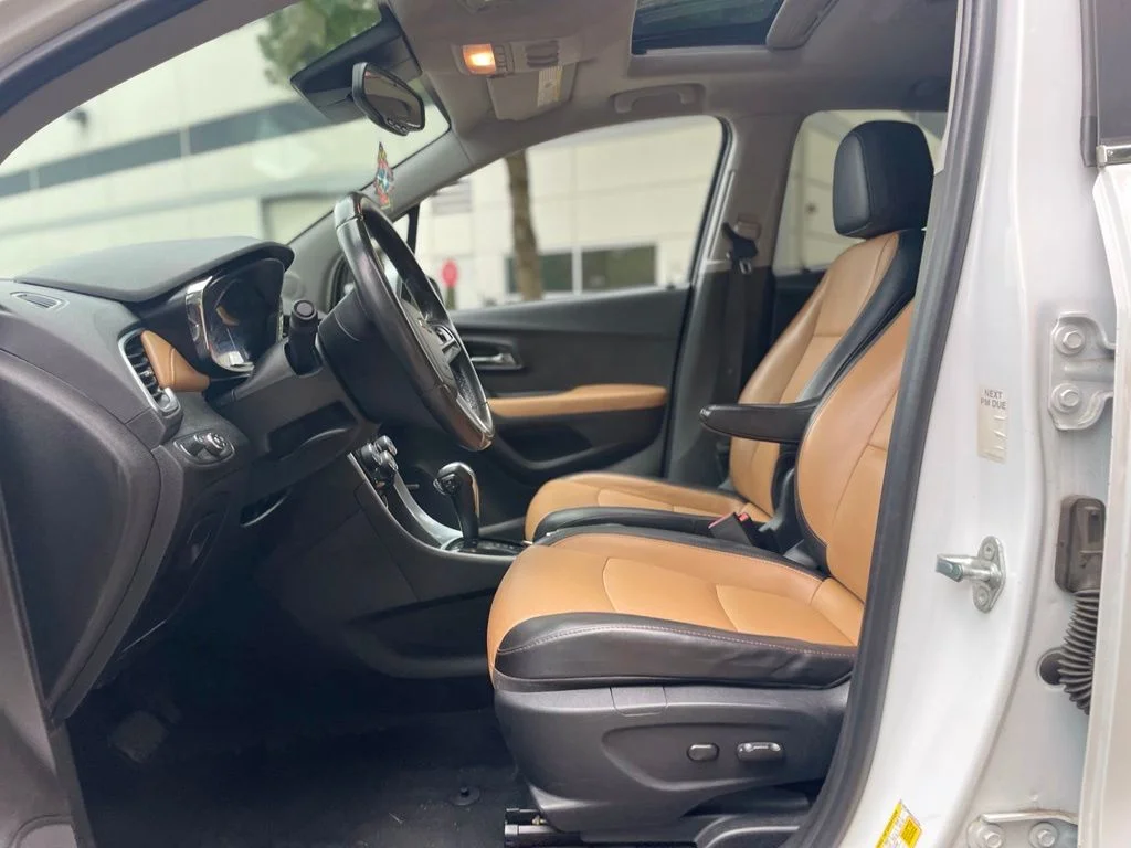 Used 2018 Summit White Chevrolet Premier image 18