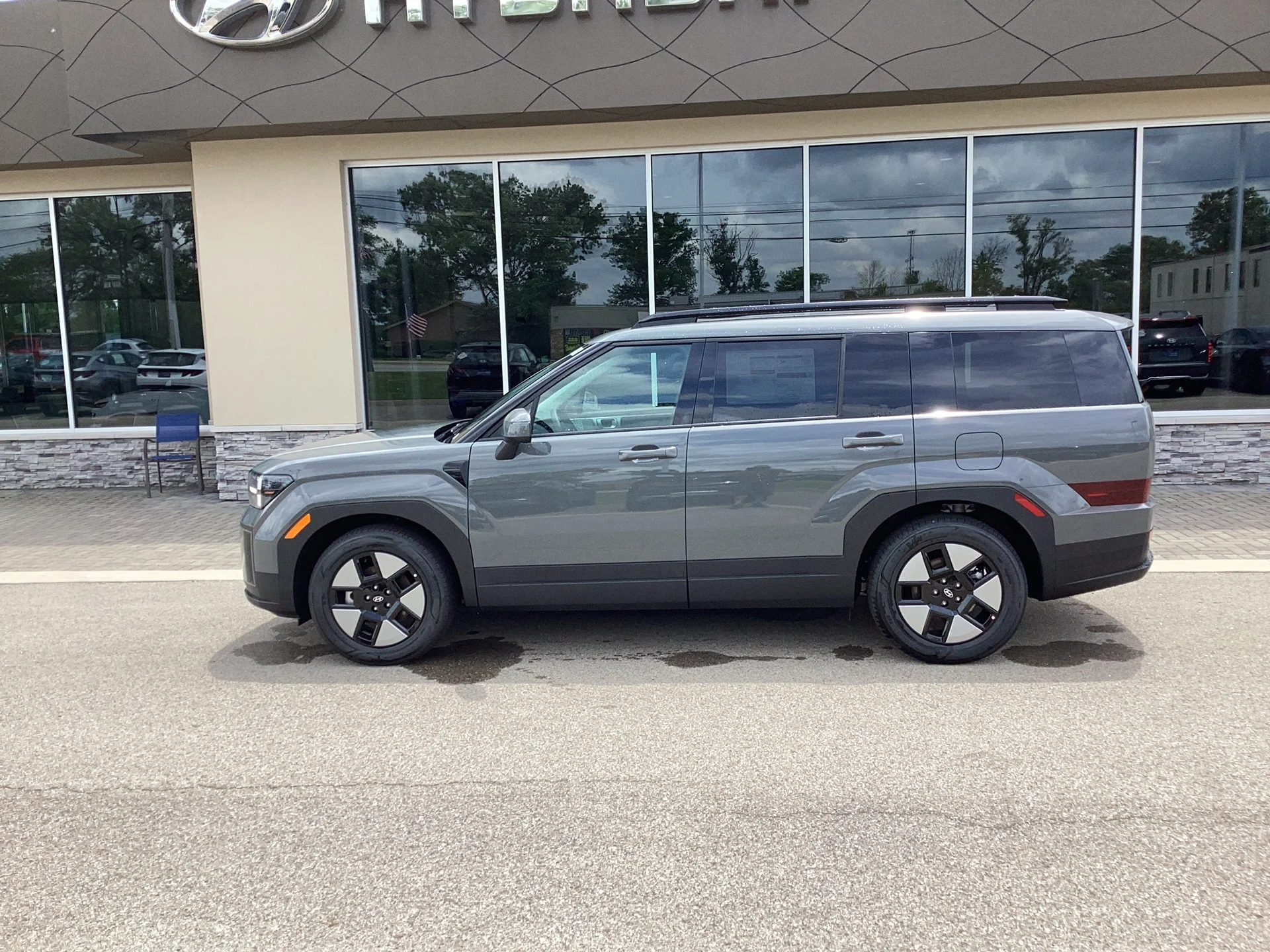 New 2026 Hampton Gray Hyundai SEL image 2