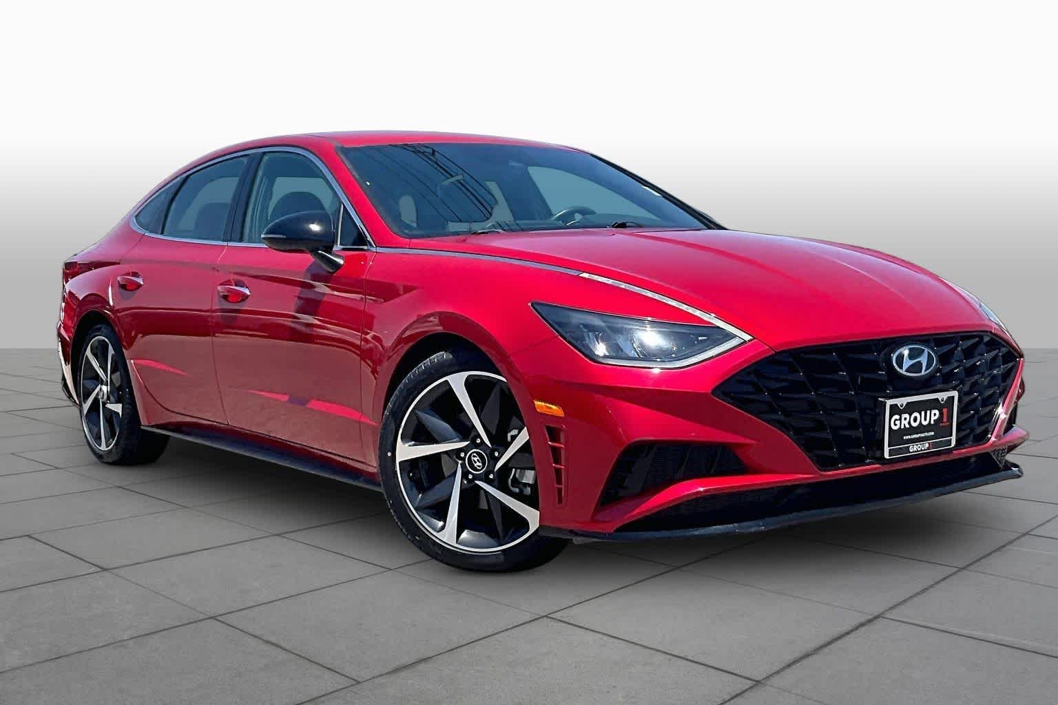 Used 2021 Calypso Red Hyundai SEL Plus image 3