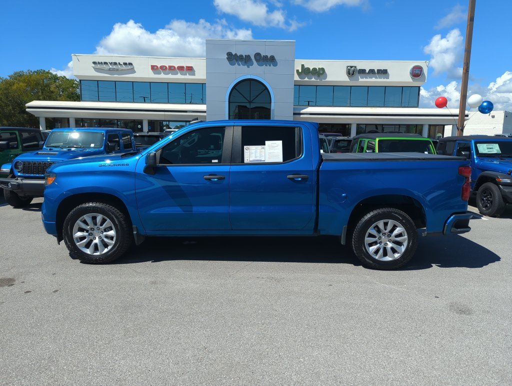 Used 2022 Blue Chevrolet Custom image 3