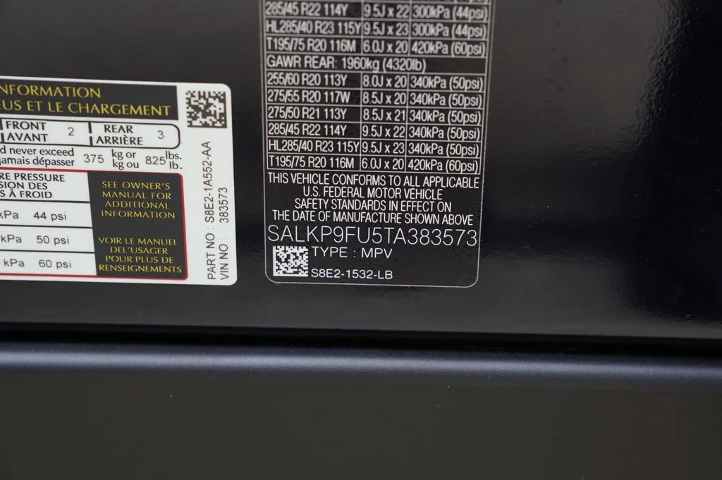 New 2026 Constellation Blue Ultra Metallic Gloss Land Rover SE image 37