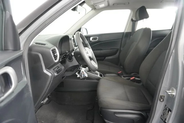 Used 2022 Gray Hyundai SE image 19