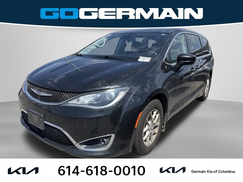 2020 Chrysler Pacifica Touring's photo