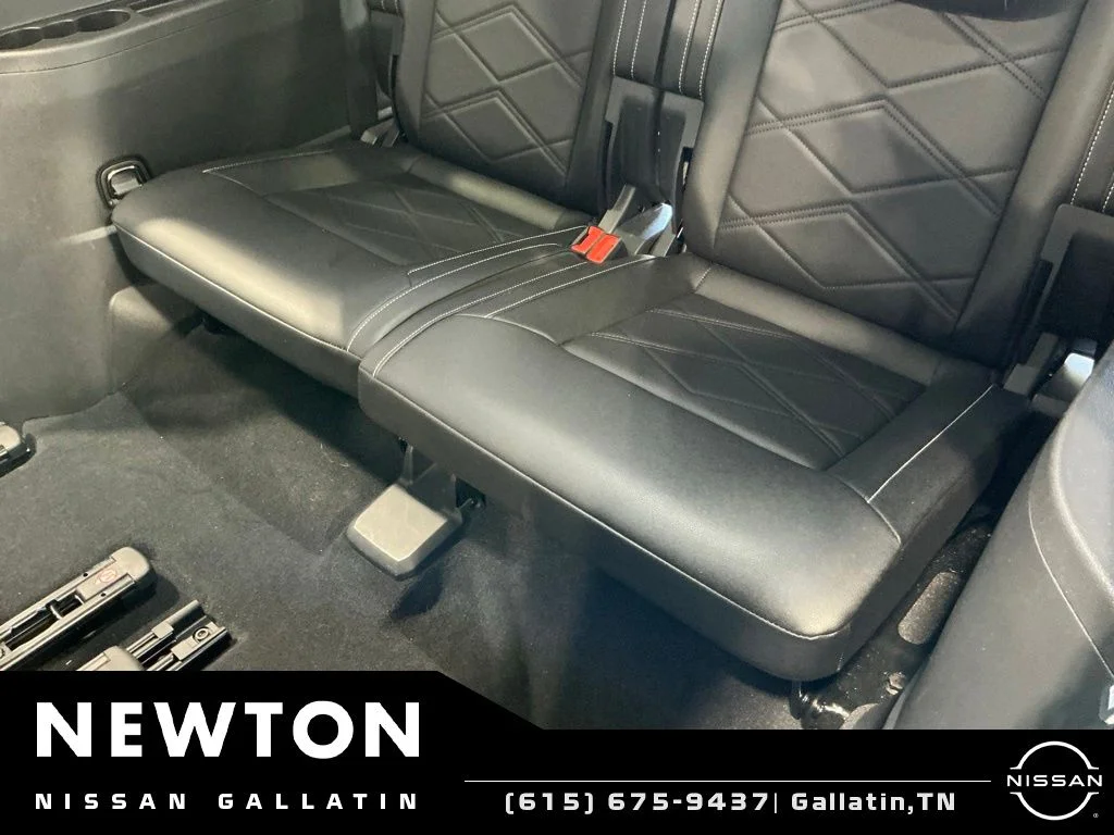 Used 2025 White Volkswagen 2.0T SE w/Technology image 19