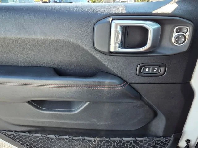 Used 2018 White Jeep Unlimited Rubicon image 30