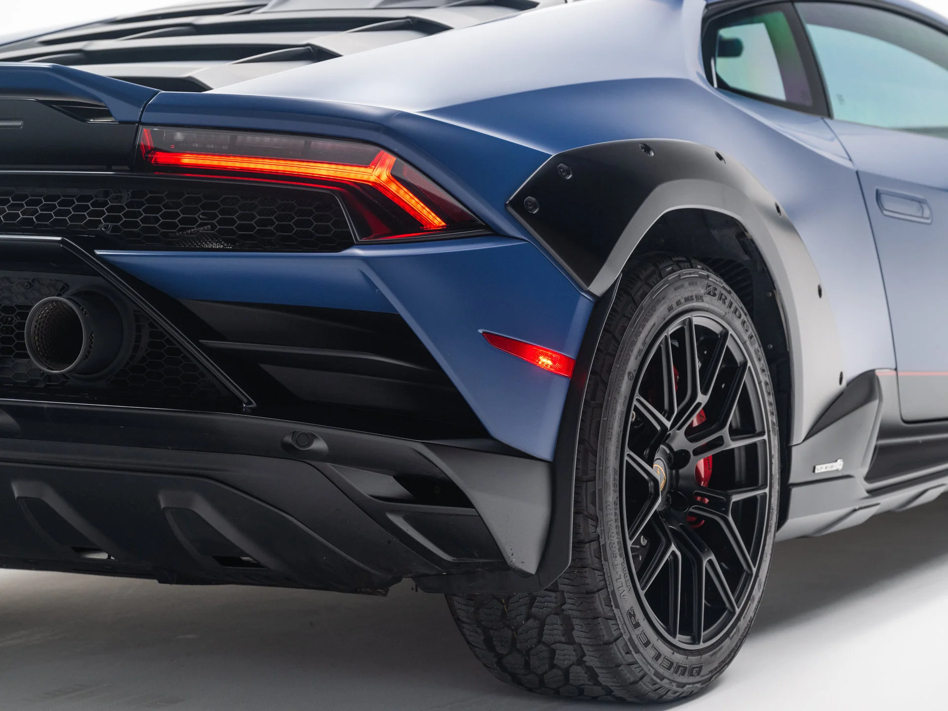 Used 2023 Blu Grifo Matte Lamborghini  image 24
