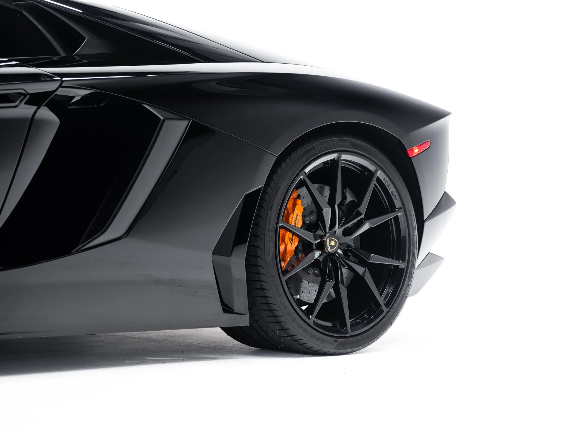 Used 2014  Lamborghini LP700-4 image 25