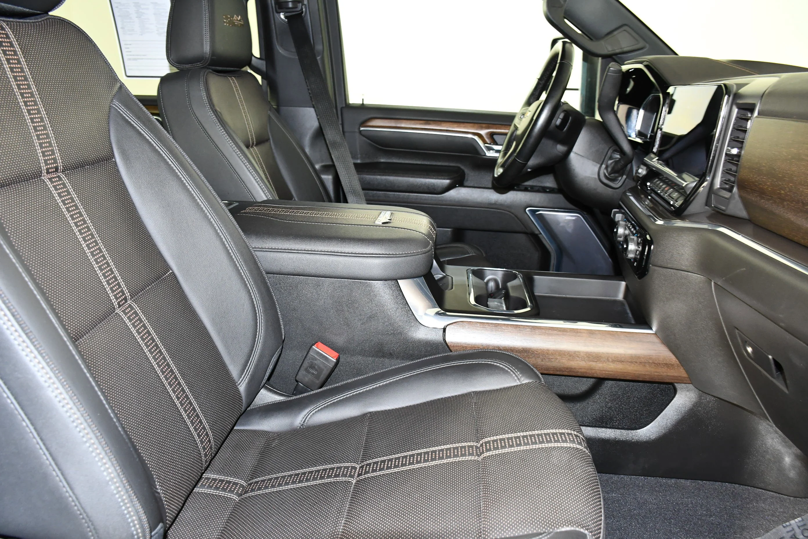 Used 2024 Black Chevrolet High Country image 49