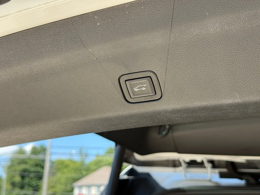 Used 2023 Beige Chevrolet Premier image 29