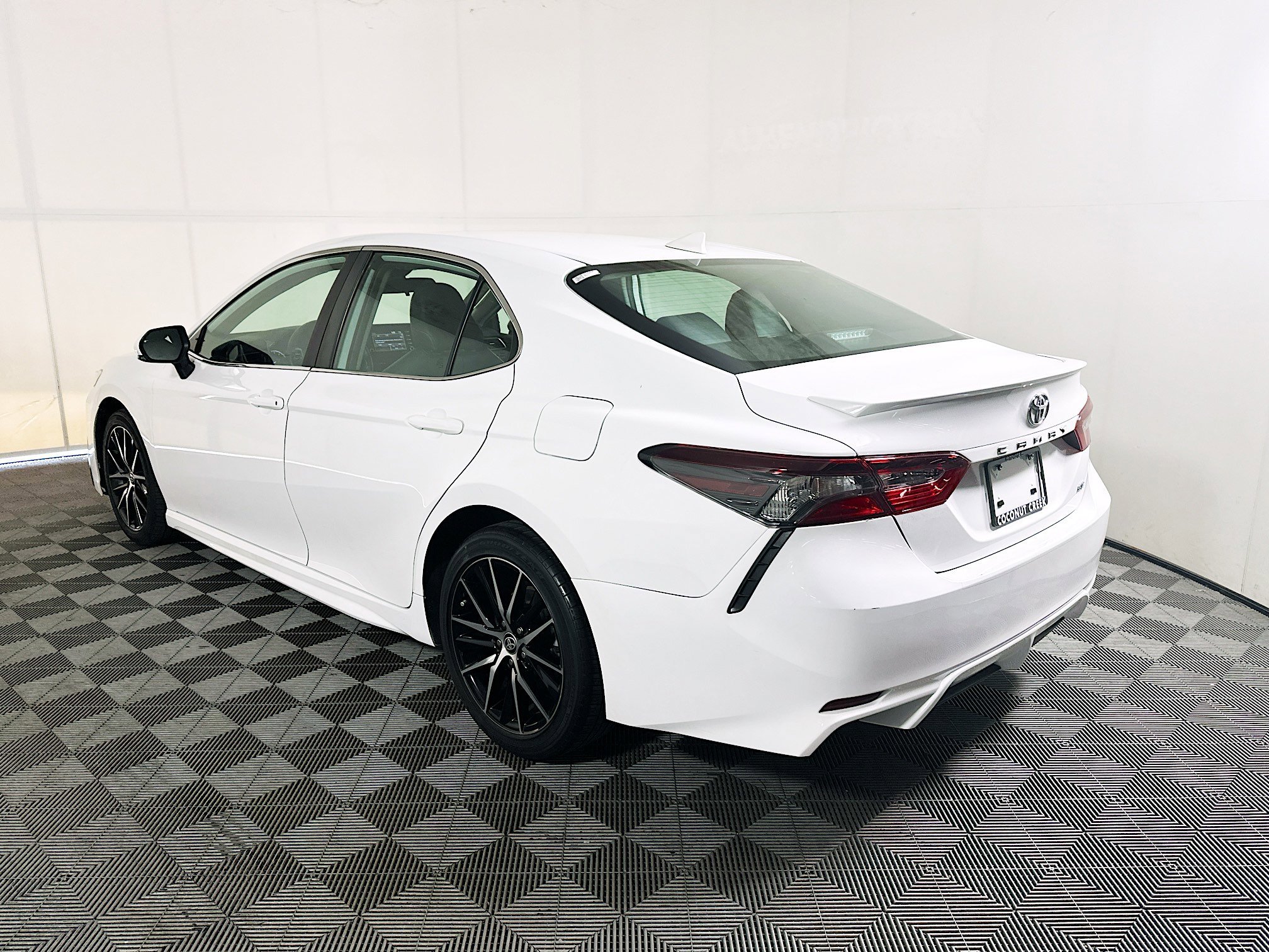 Used 2023 Ice Toyota SE image 5