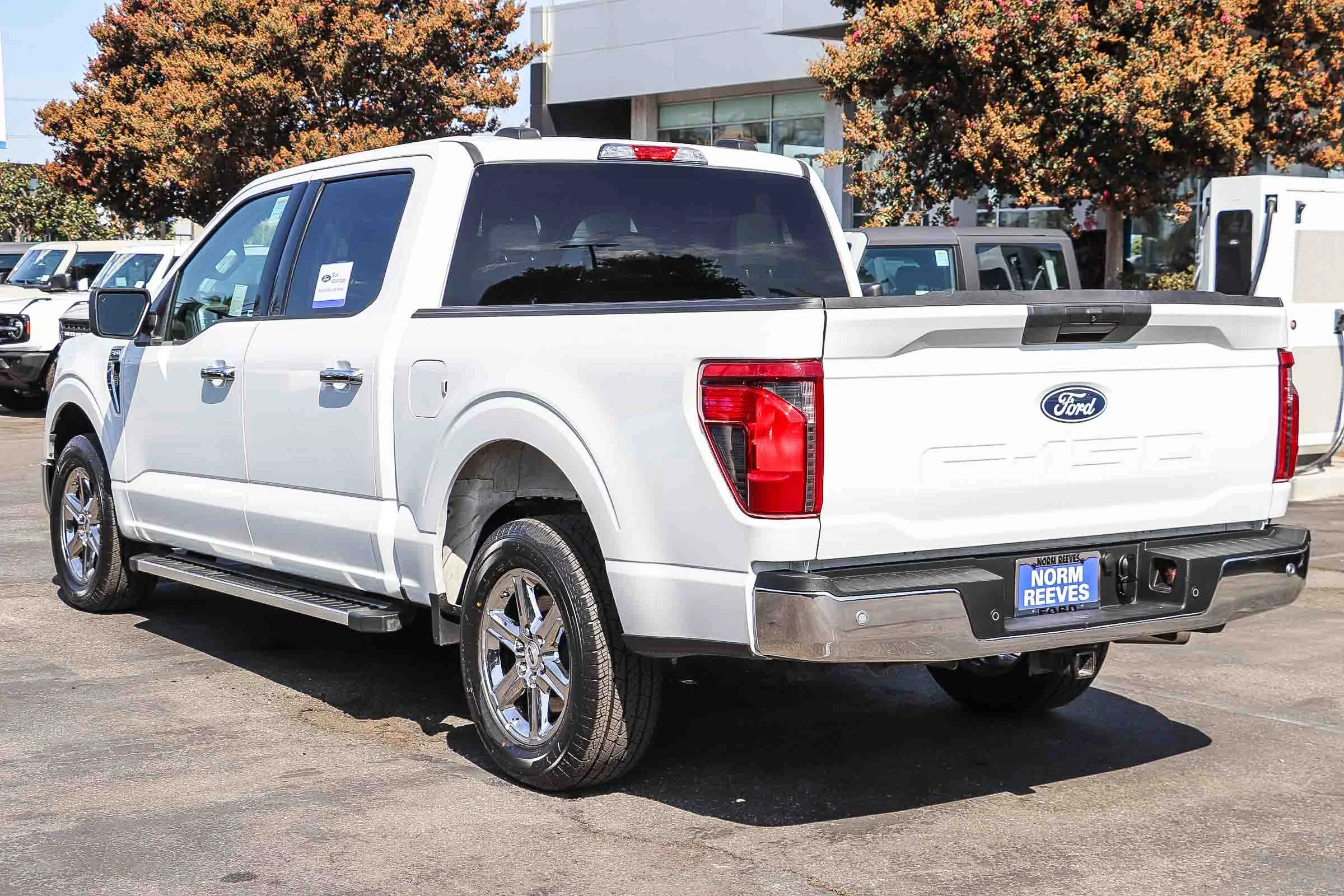 Certified Used 2025 Oxford White Ford XLT image 10