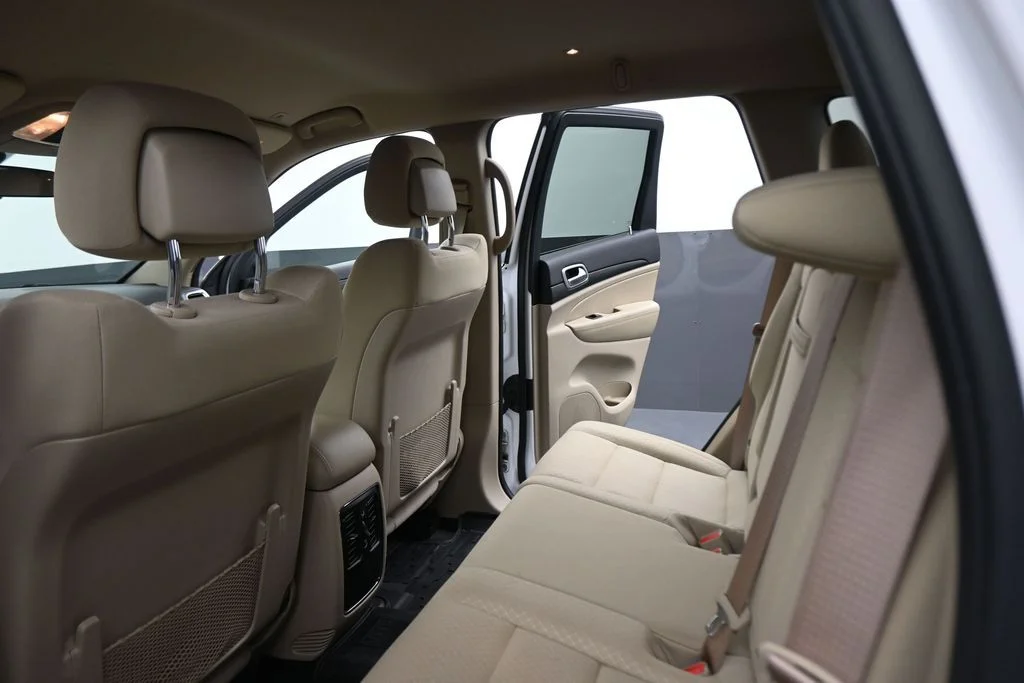 Used 2019 White Jeep Laredo E image 41