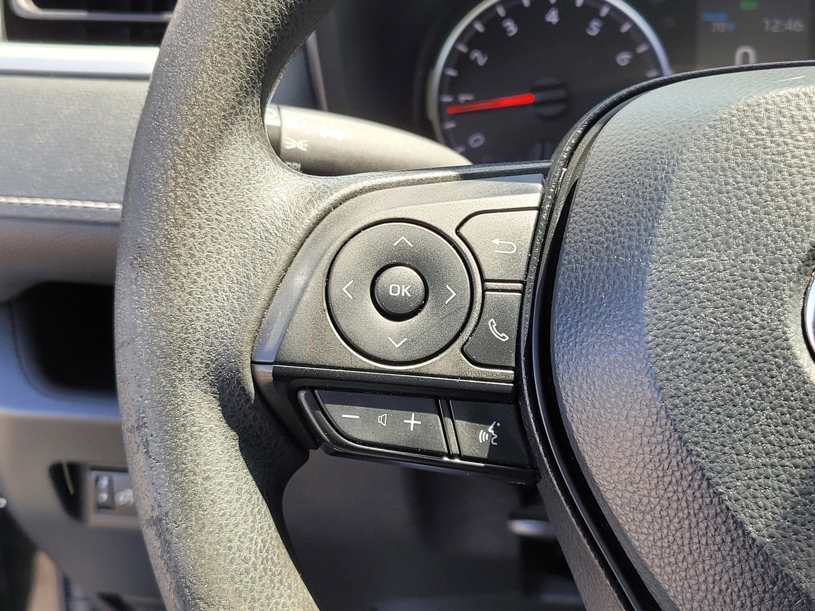 Used 2022  Toyota LE image 25