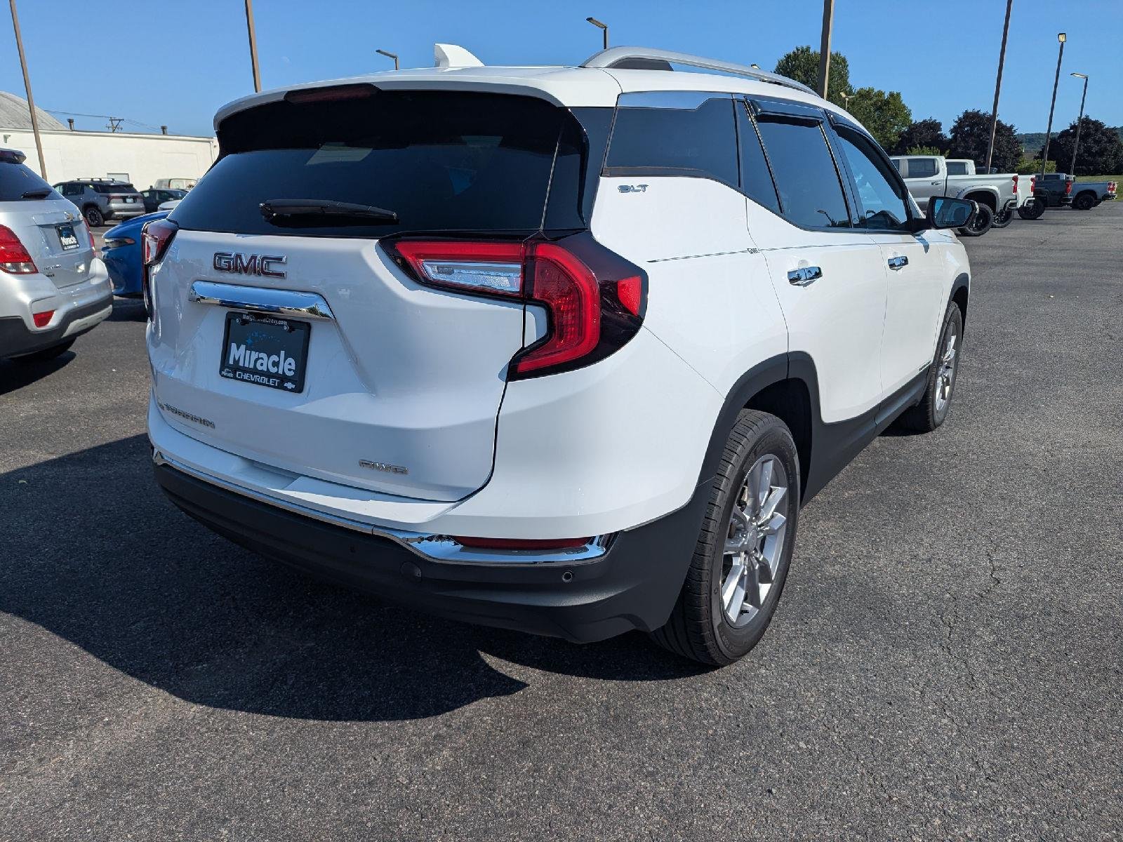 Used 2022 Summit White GMC SLT image 7