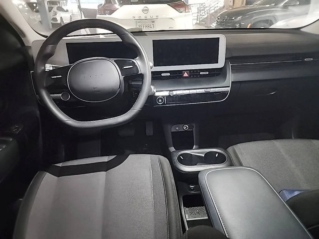 Used 2024 Black Hyundai SEL image 5