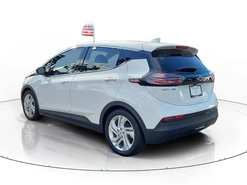 Used 2023 White Chevrolet 1LT image 5