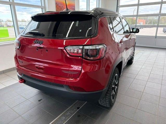 Used 2025 Red Jeep  image 5