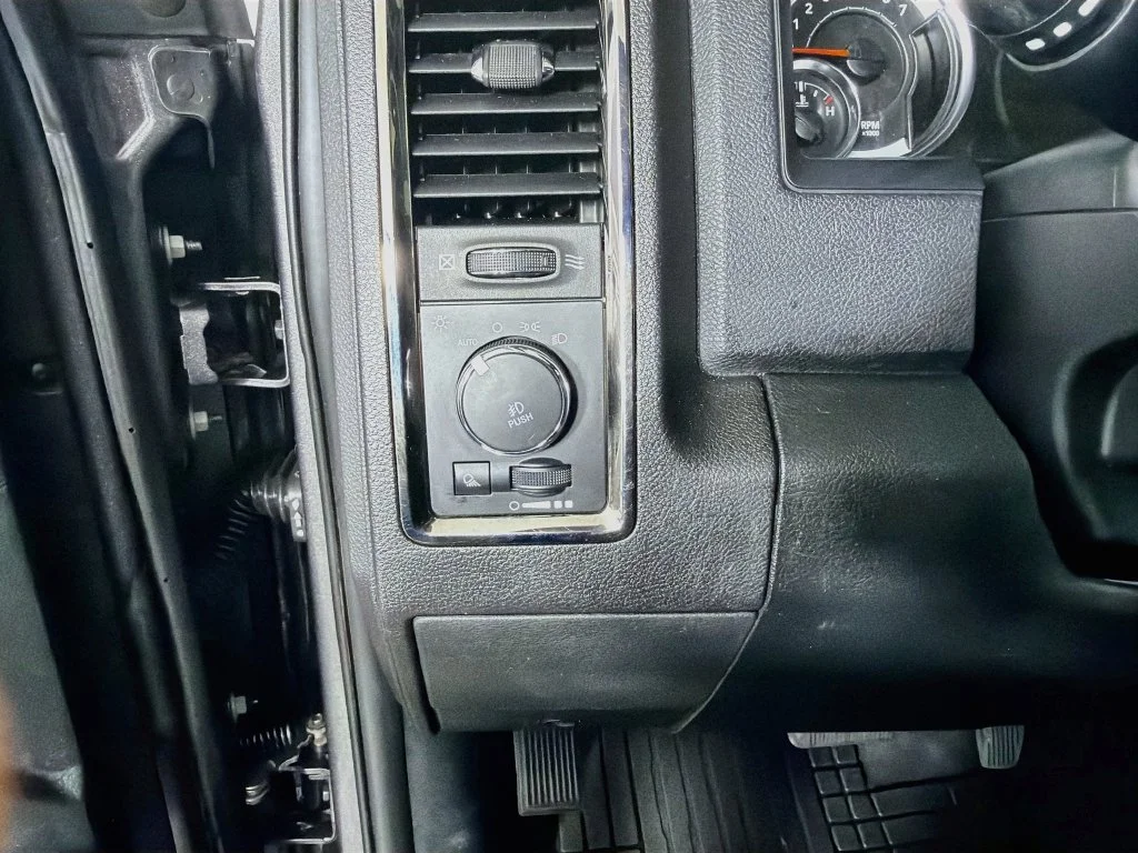 Used 2017 Gray Ram Sport image 11
