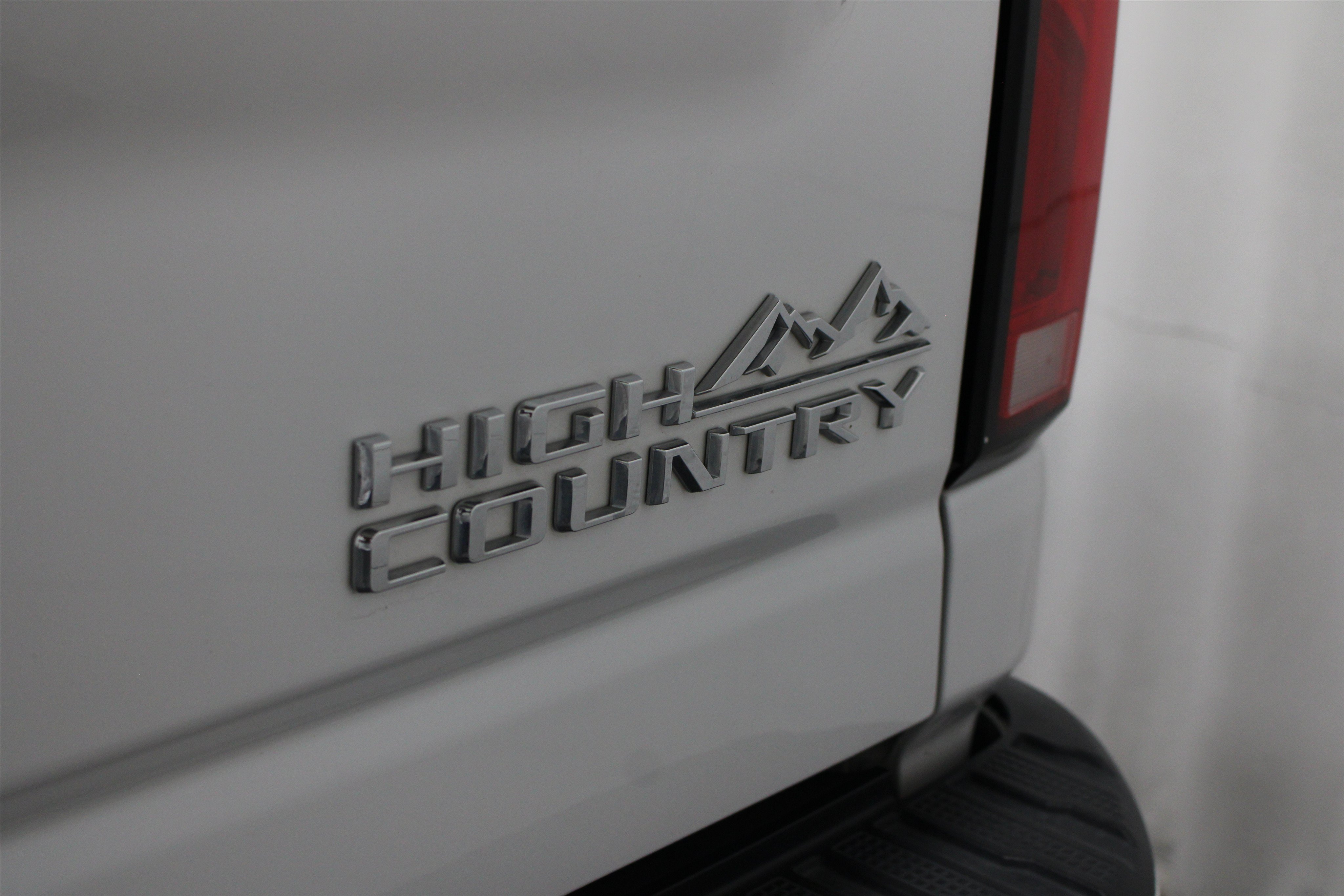 Used 2024 Iridescent Pearl Tricoat Chevrolet High Country image 32