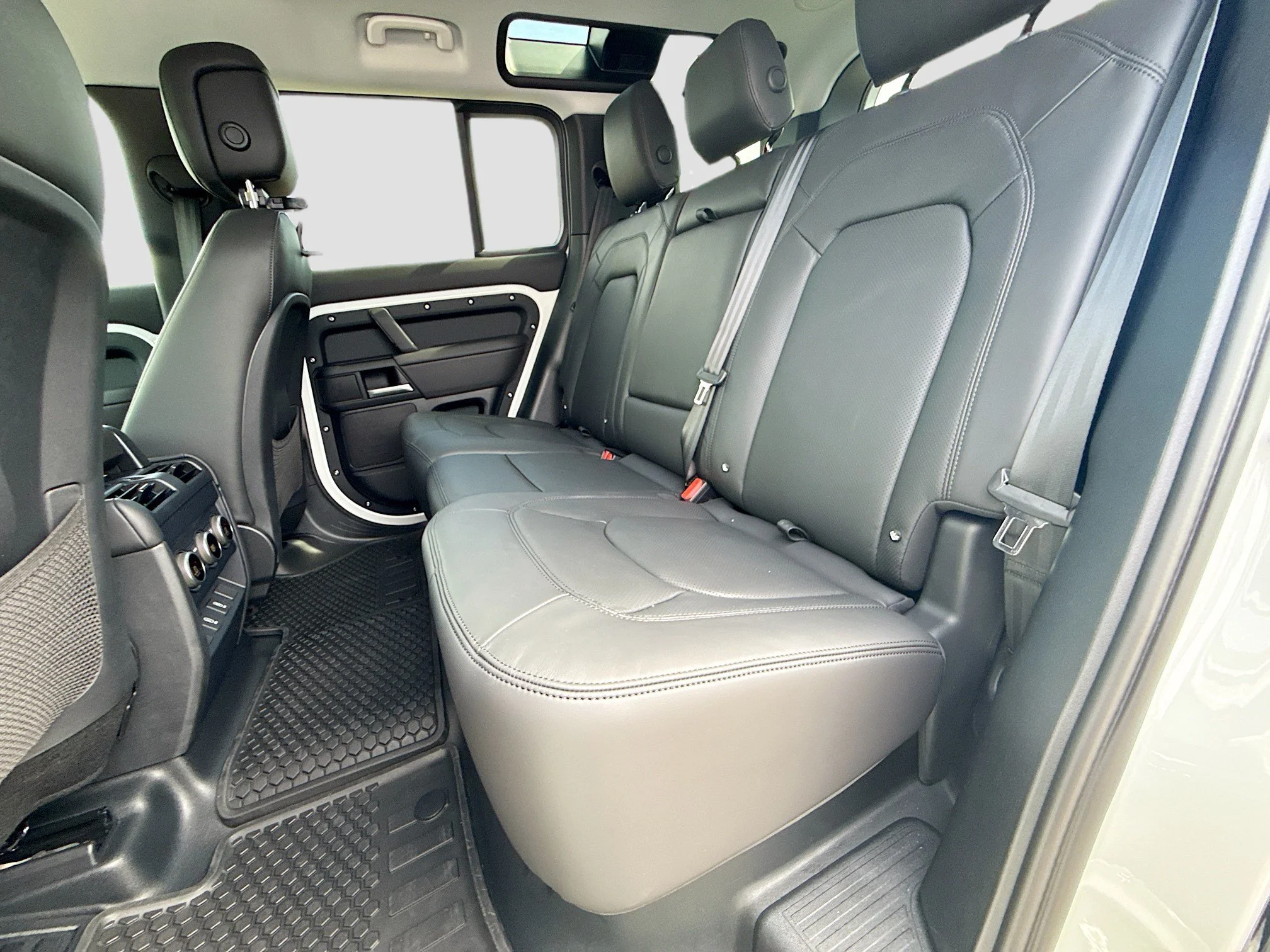 New 2026 Fuji White Land Rover X-Dynamic SE image 21