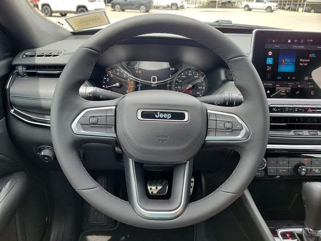 New 2026 Diamond Black Crystal Pearl-Coat Exterior Paint Jeep Latitude image 19