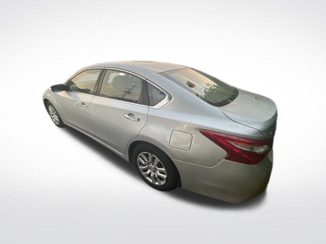 Used 2016  Nissan 2.5 S image 8
