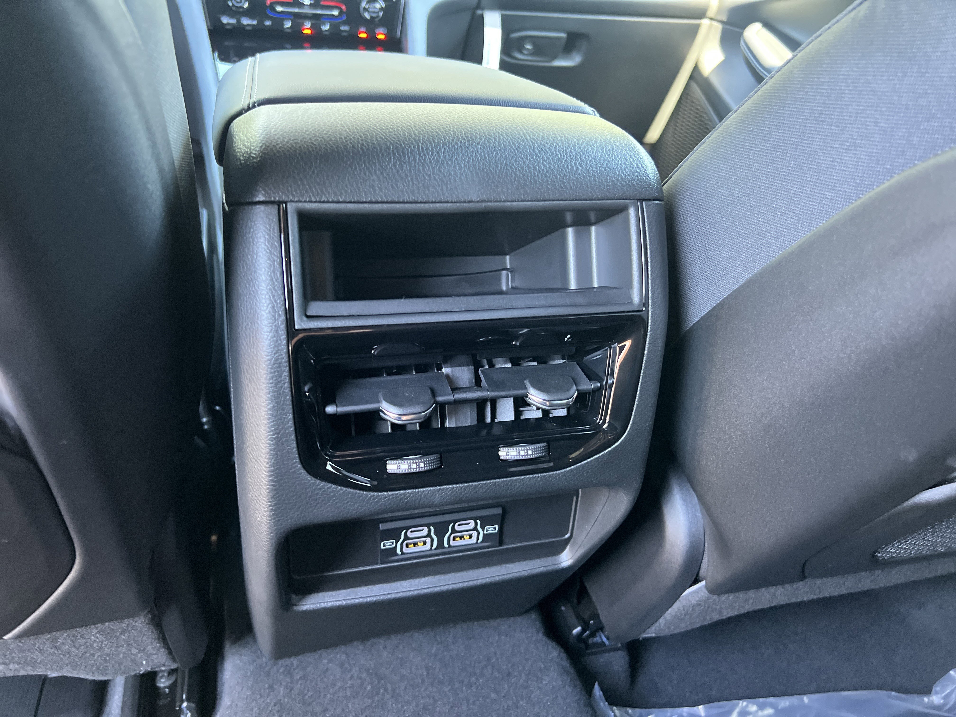 New 2026 Bright White Clear-Coat Exterior Paint Jeep Laredo image 19