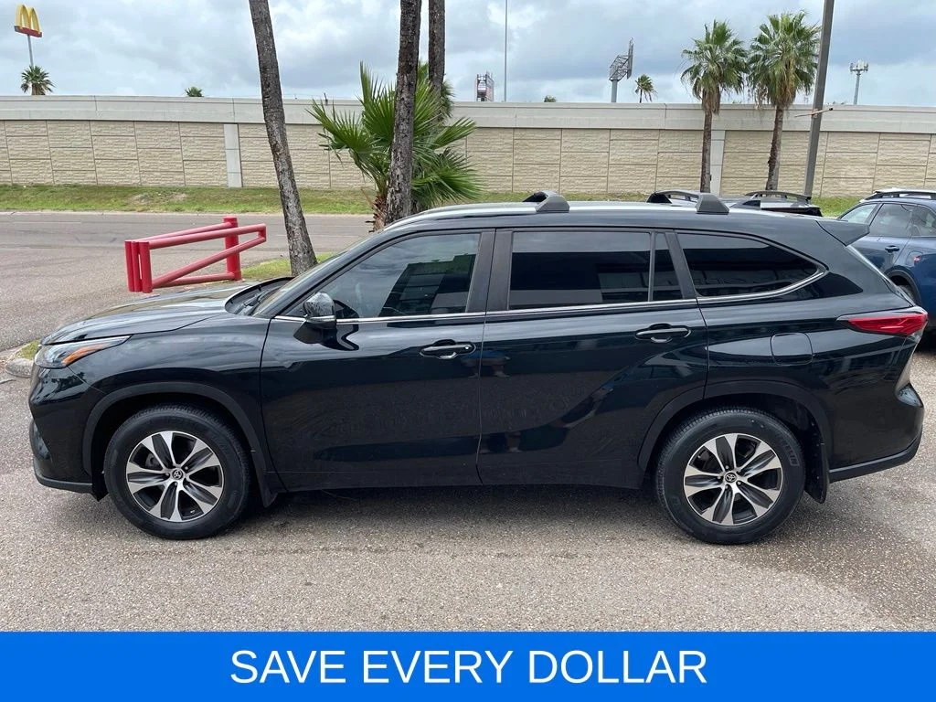 Used 2023 Black Toyota XLE image 3