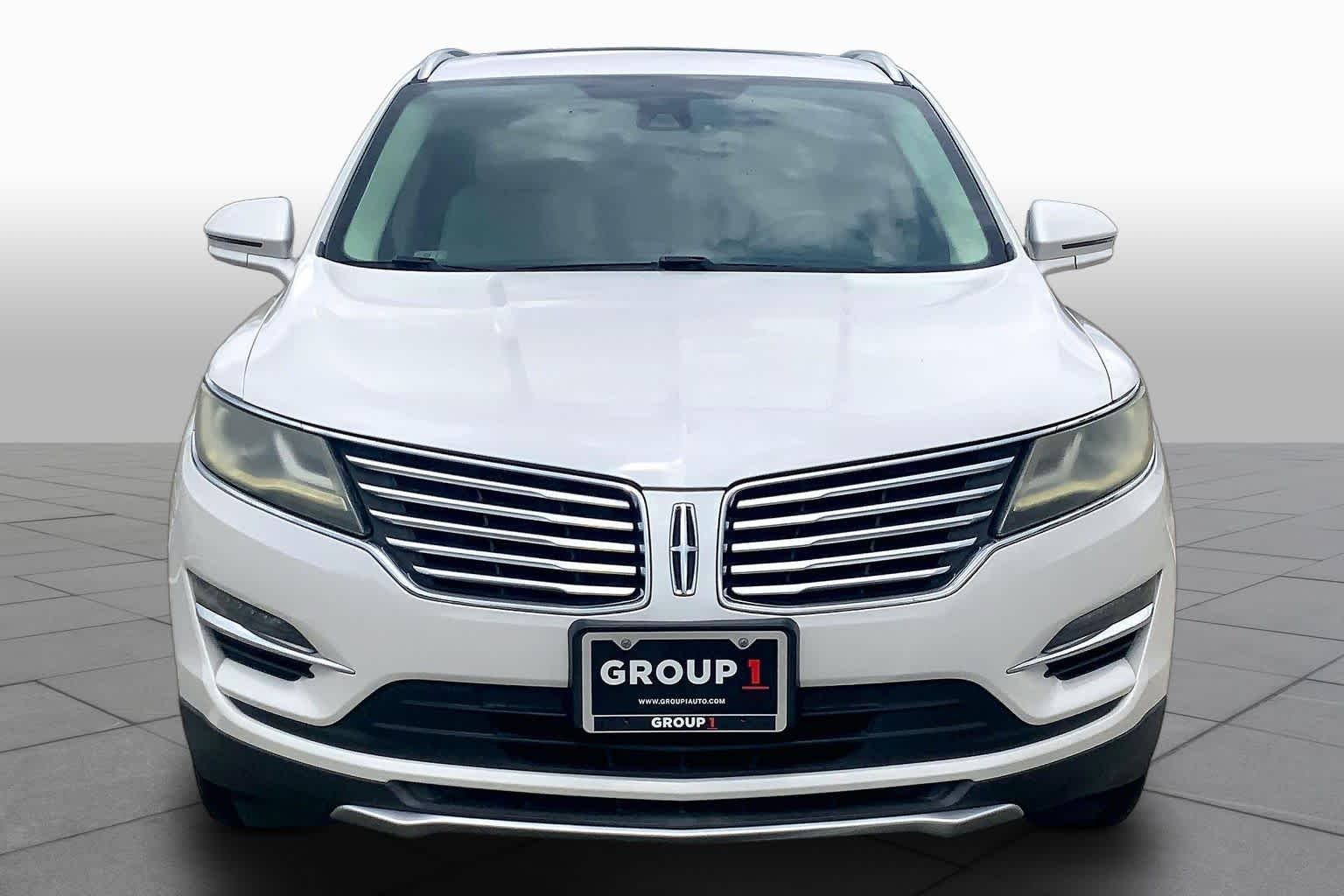 Used 2016 White Platinum Metallic Tri-Coat Lincoln Reserve image 4
