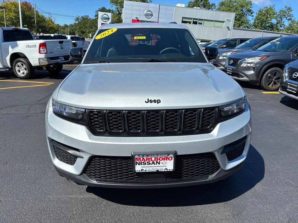 Used 2024 Silver Jeep Altitude X image 2