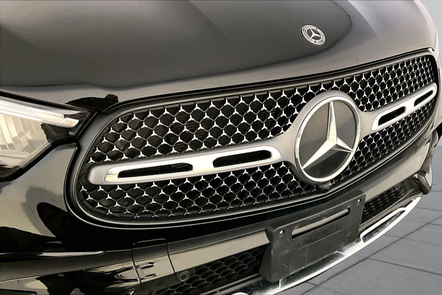 Used 2023 Black Mercedes-Benz GLC 300 image 32