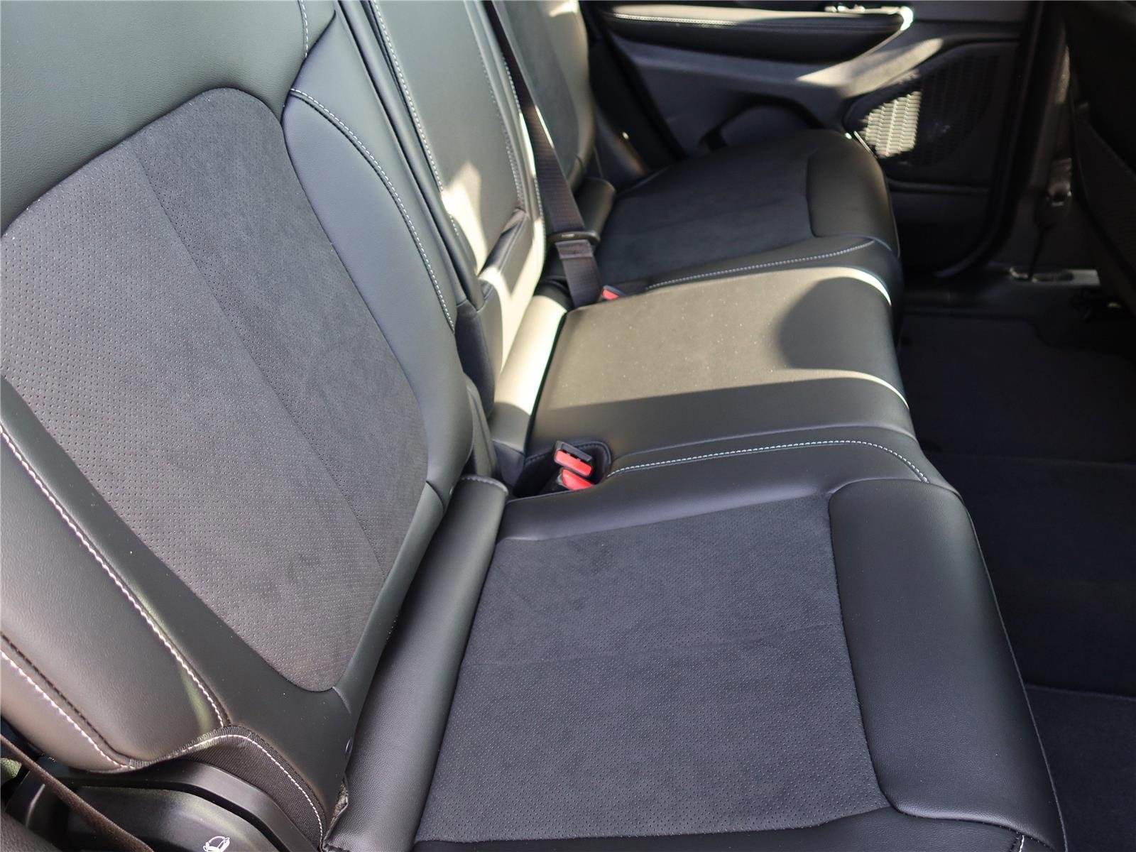 New 2026 Baltic Gray Metallic Clear-Coat Exterior Paint Jeep Laredo Altitude image 9