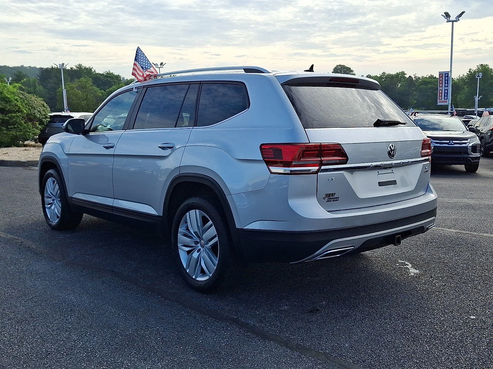 Used 2019 Reflex Silver Metallic   8E8e Volkswagen 3.6L V6 SE w/Technology image 4