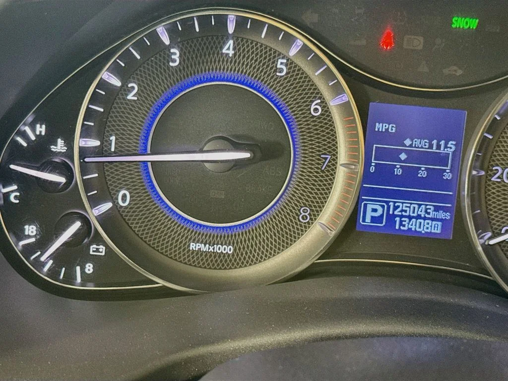 Used 2018 White INFINITI  image 15