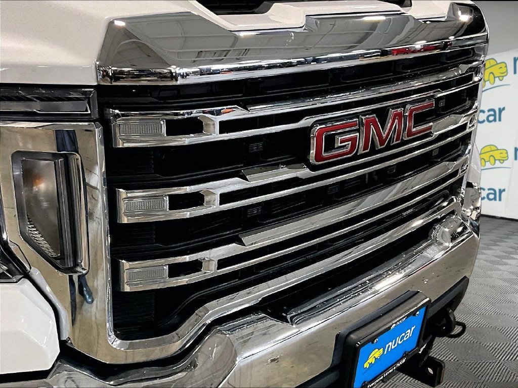 Used 2022 White GMC SLE image 33