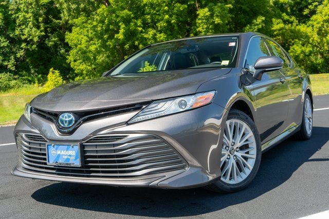 Used 2020 Gray Toyota XLE image 1