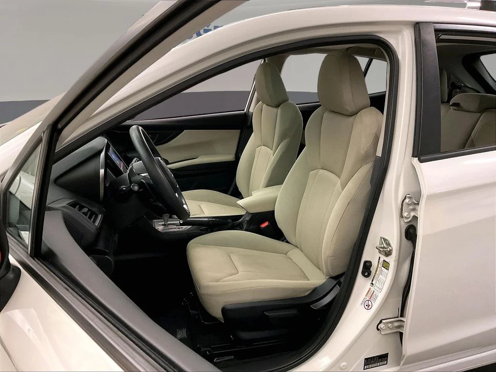 Used 2018 White Subaru 2.0i Premium image 30