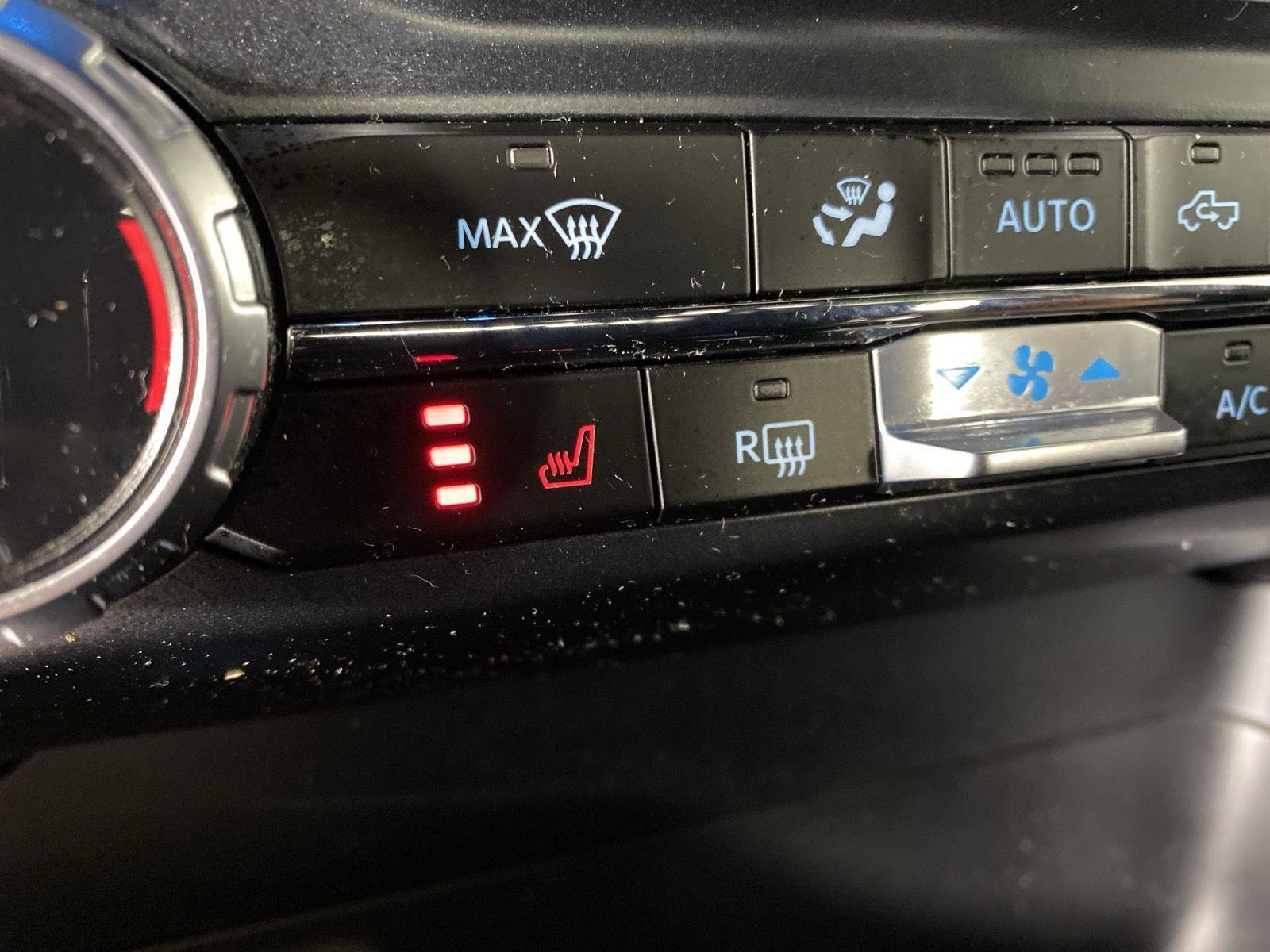 Used 2023 Hot Pepper Red Tinted Clearcoat Ford XLT image 6