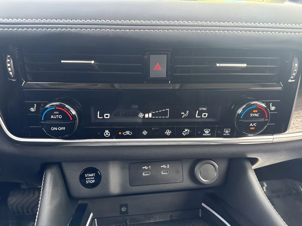 Used 2025 Gold Nissan Platinum image 22