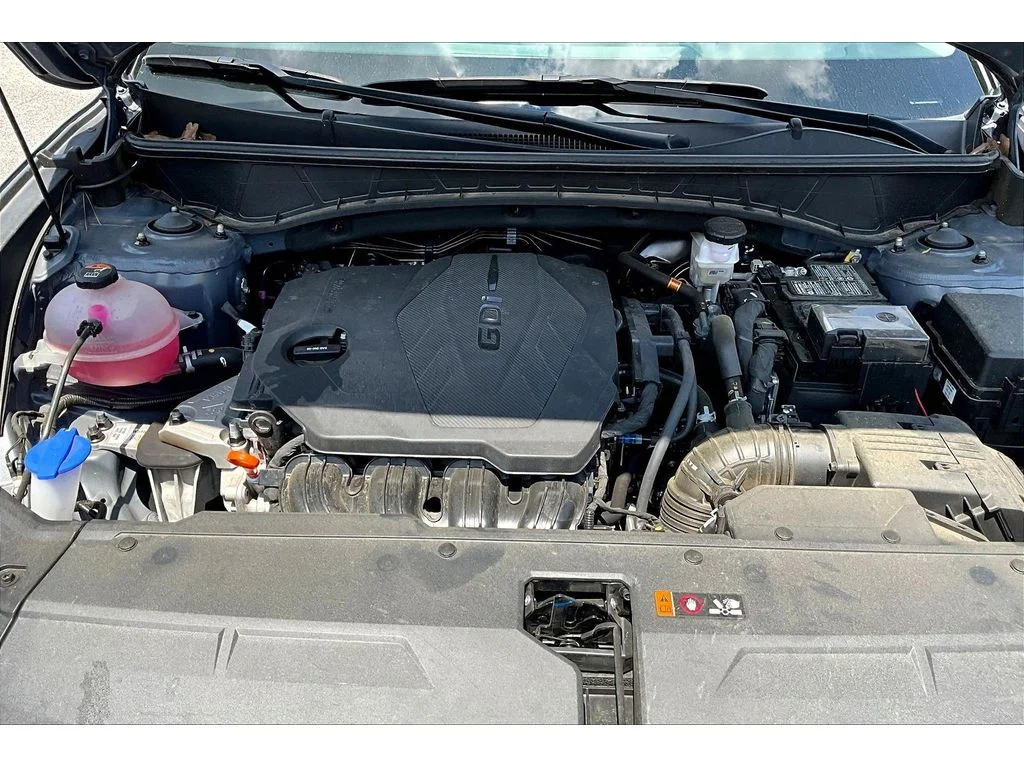 Used 2025  Hyundai SEL image 8