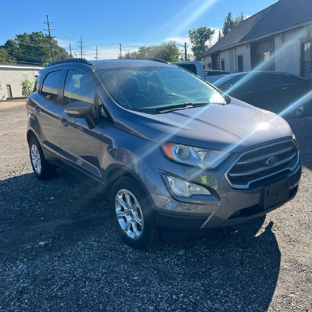 Used 2018 Smoke Metallic Ford SE image 1