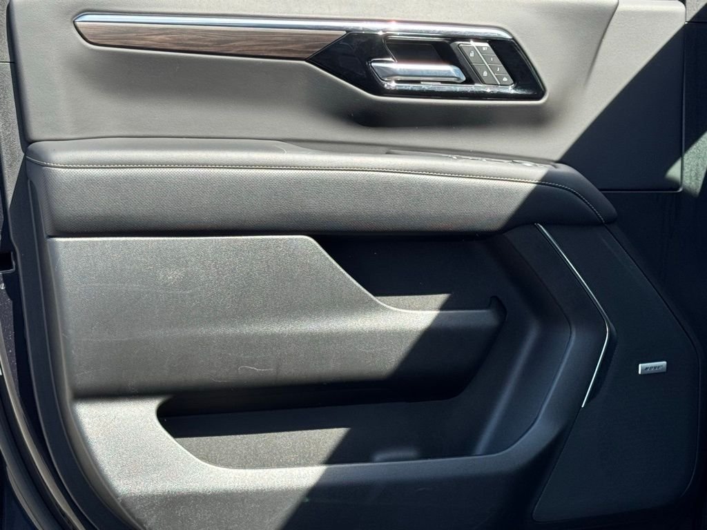 Used 2025 Gray Chevrolet Premier image 17