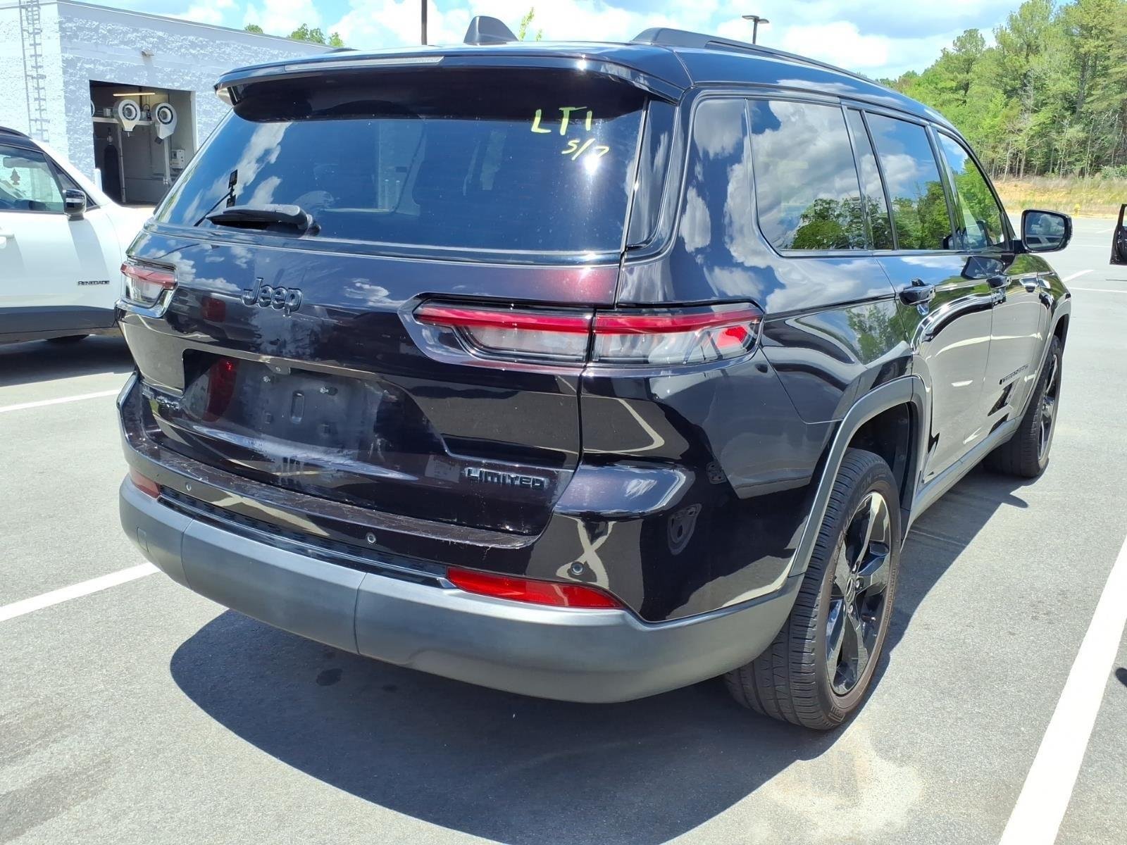 Used 2022 Ember Pearlcoat Jeep Limited image 9