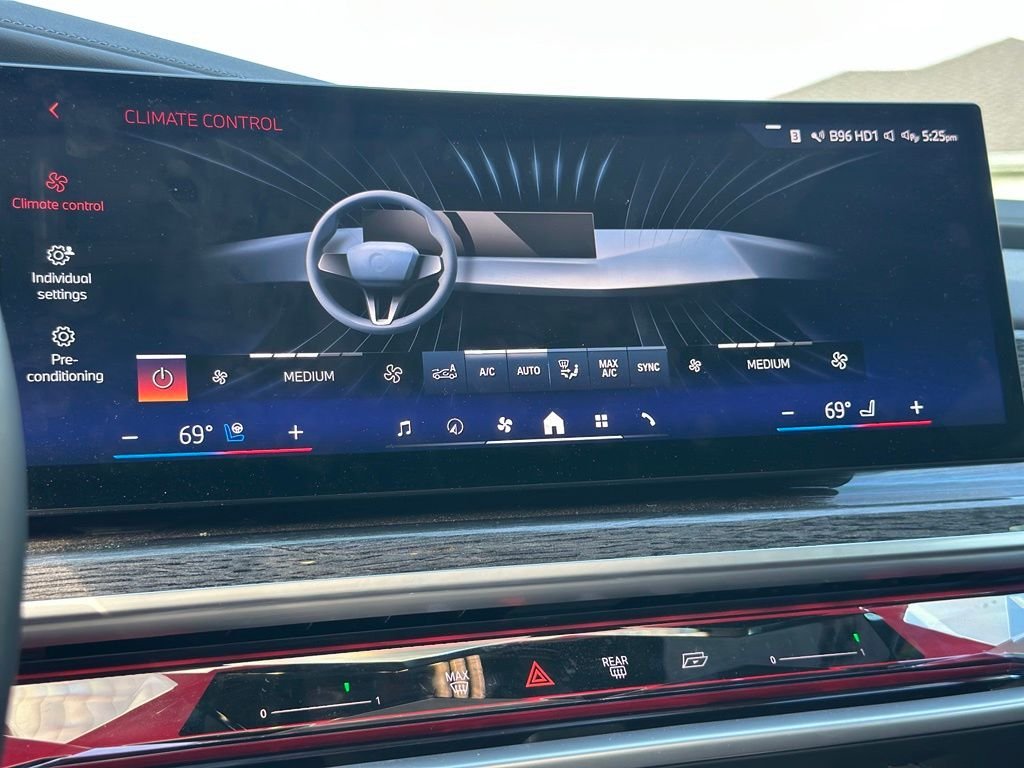 Used 2025 Black BMW 760i xDrive image 41