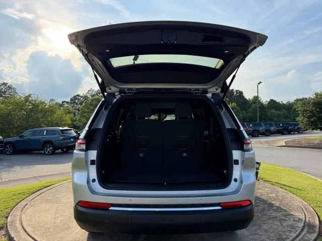New 2026 Silver Zynith Exterior Paint Jeep Laredo image 30