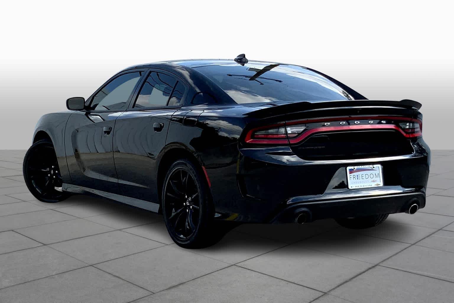 Used 2018 Pitch Black Clearcoat Dodge SXT Plus image 11