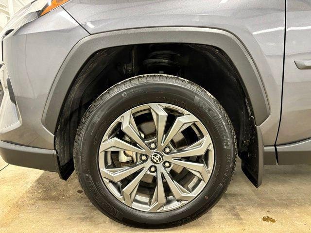 Used 2024 MAGNETIC GRAY MET. Toyota  image 9
