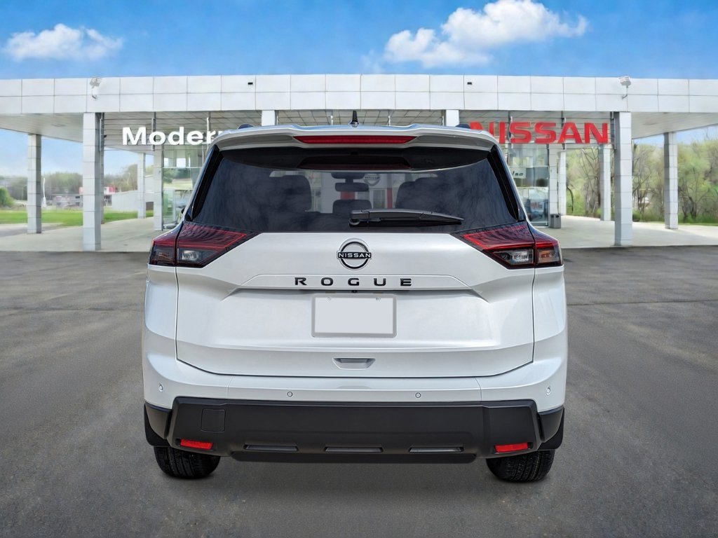 New 2026 Everest White Pearl TriCoat Nissan Dark Armor™ image 4