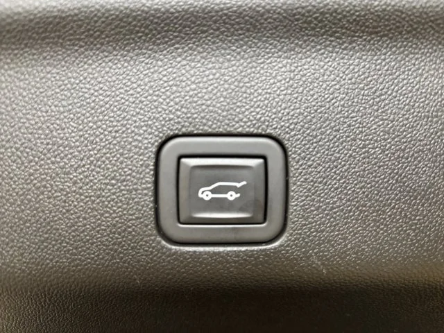 Used 2023 Silver GMC Denali Ultimate image 29